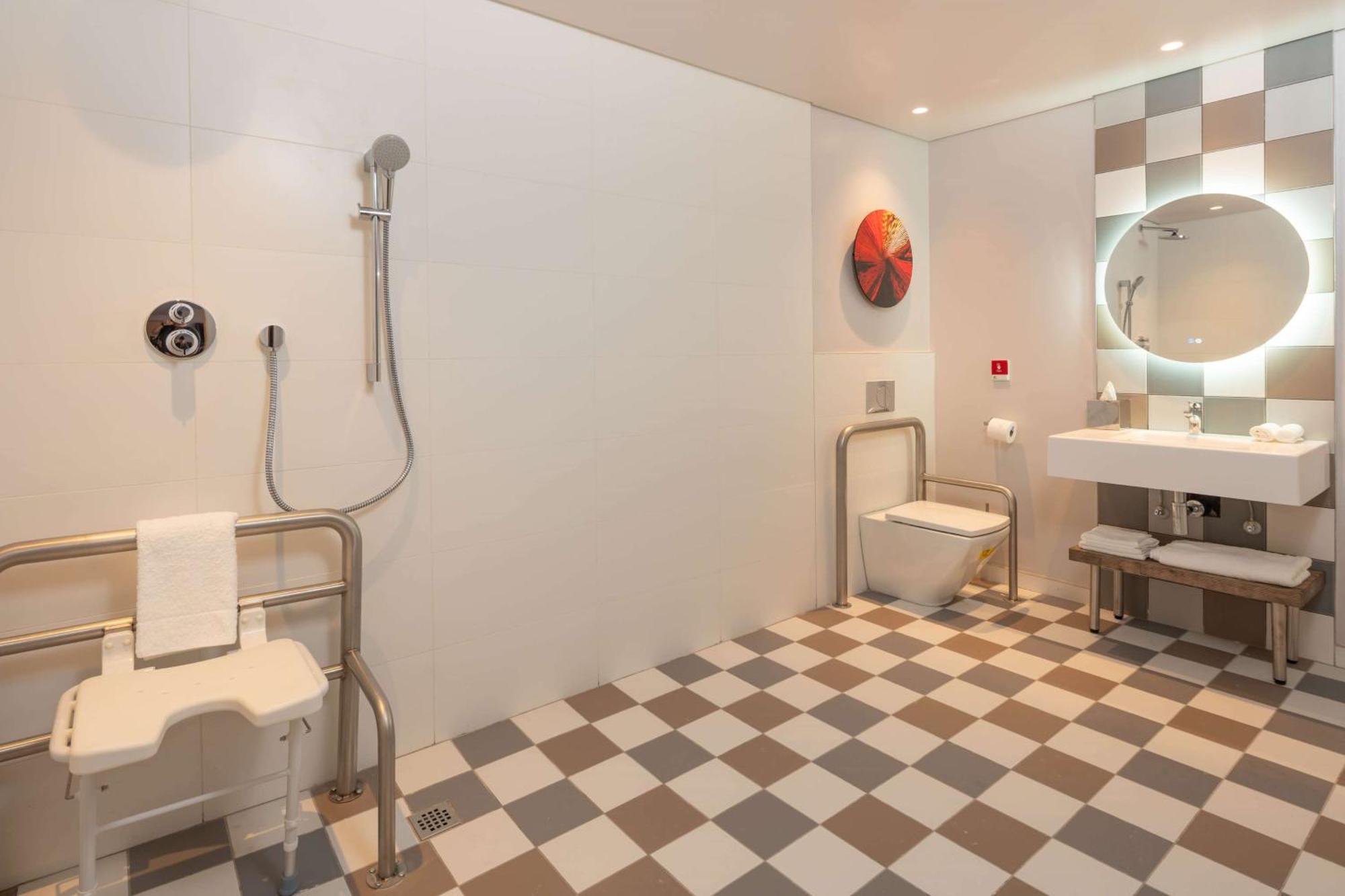 Hotel Hampton By Hilton Sandton Grayston 4*