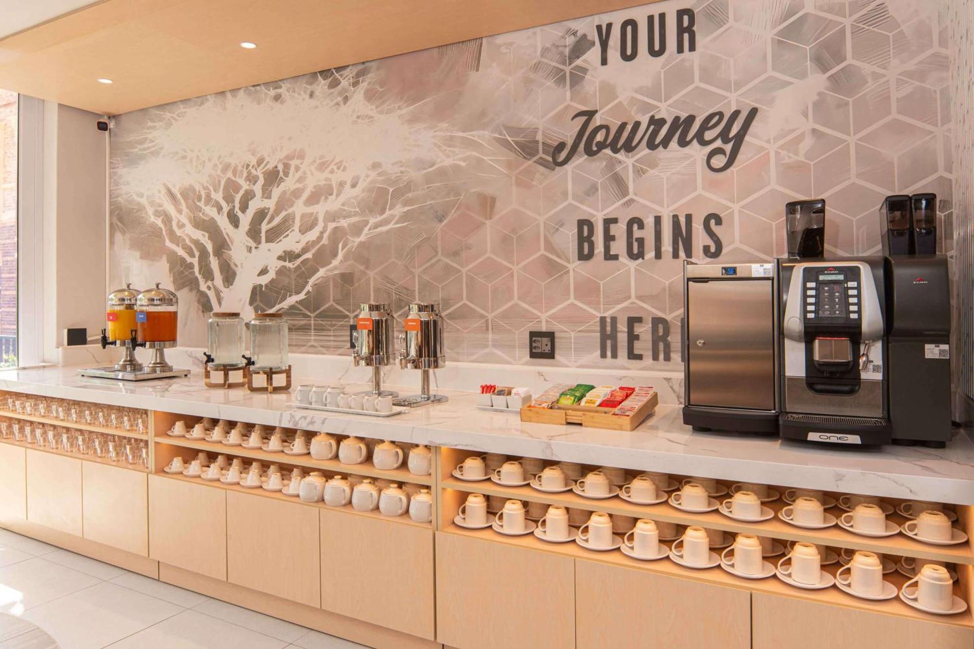 Hampton By Hilton Sandton Grayston Hotel 4*