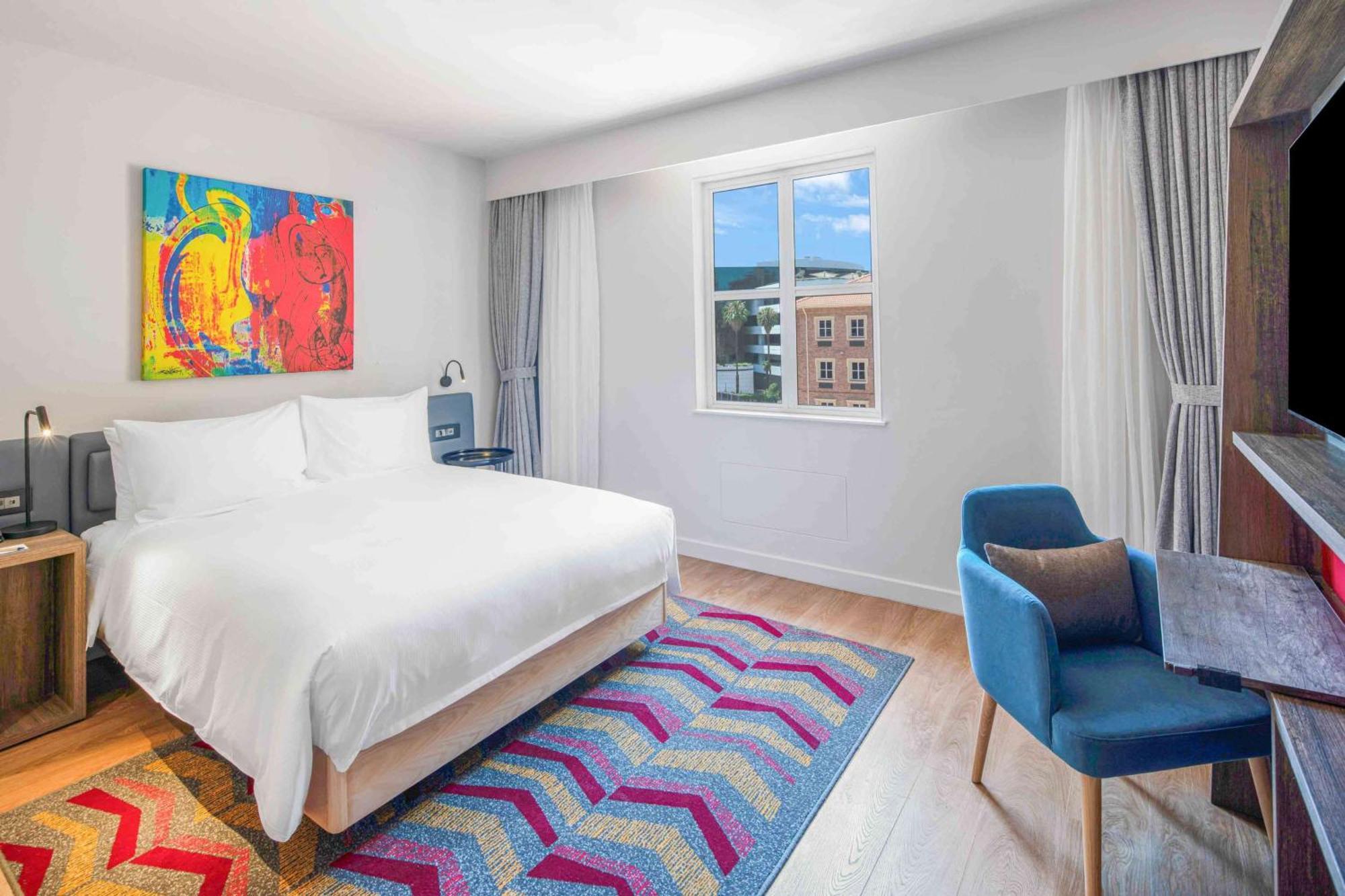Hampton By Hilton Sandton Grayston 4*